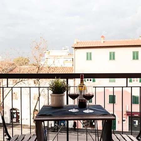 Hostly - Light And Wood Near The Tower - 100sqm, 6 Pax, 2 Bedrooms, Town Center Appartement