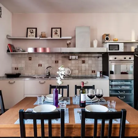 Hostly - Light And Wood Near The Tower - 100sqm, 6 Pax, 2 Bedrooms, Town Center * Pise