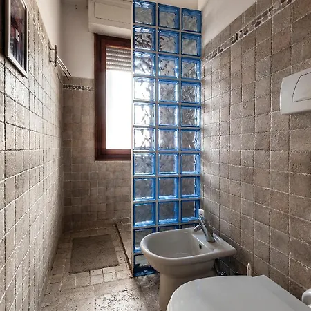 Hostly - Light And Wood Near The Tower - 100sqm, 6 Pax, 2 Bedrooms, Town Center * Pise