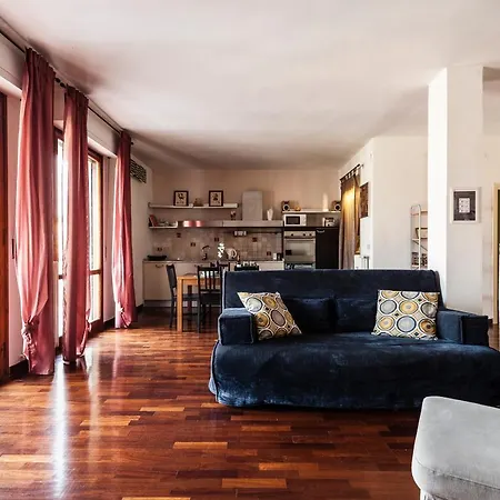 Hostly - Light And Wood Near The Tower - 100sqm, 6 Pax, 2 Bedrooms, Town Center * Pise